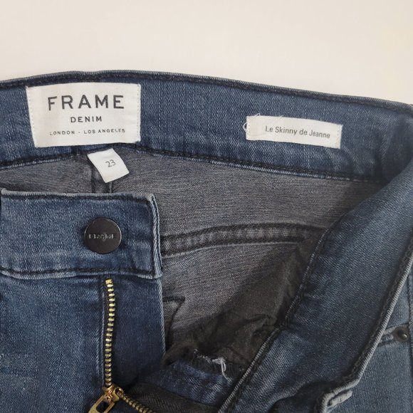 FRAME Denim Mid Rise Skinny Raw Hem Knee Tear Jean in Gifford Dark Wash - Picture 11 of 12